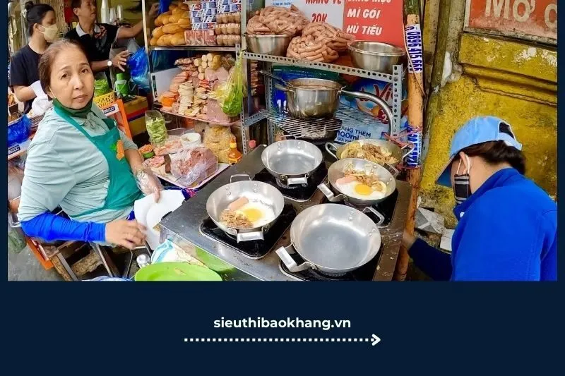 ăn sáng Sài Gòn Bánh Mì Chảo Dì Nữ