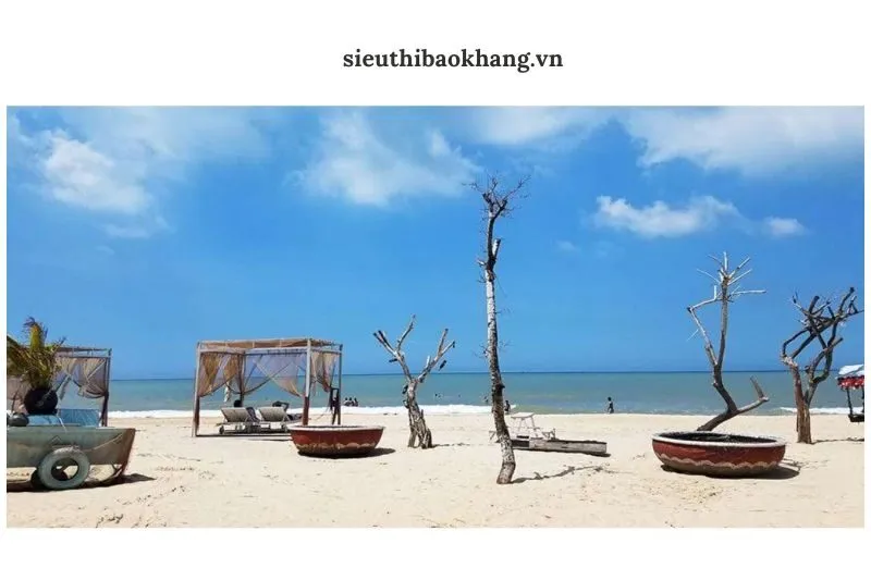 Bãi biển Cam Bình (Lagi)